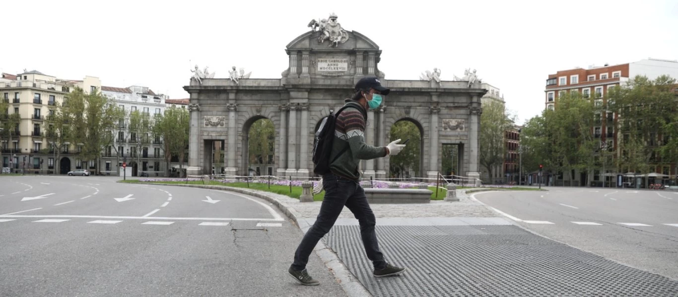 Ισπανία: Μετά από πέντε εβδομάδες άνοιξαν τα μπαρ κι εστιατόρια στη Βαρκελώνη